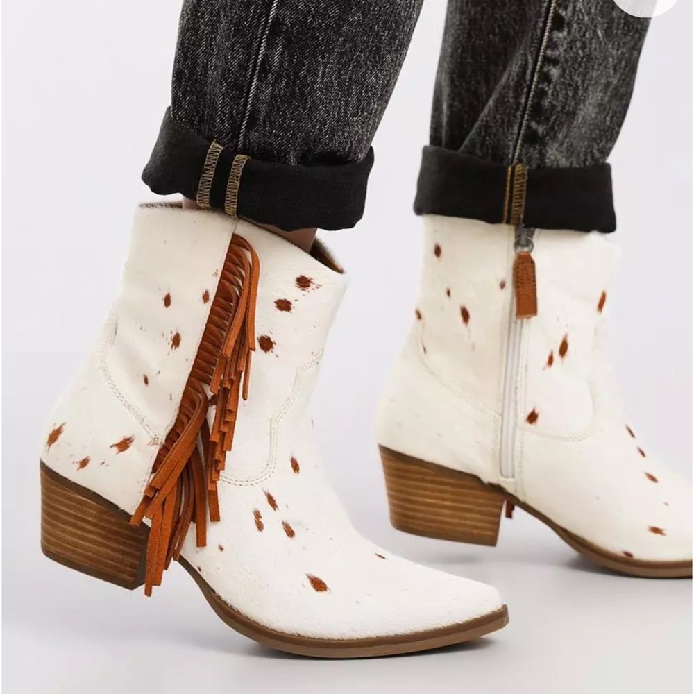Dingo Fringe Cowhide Ankle Boots - White and Tan